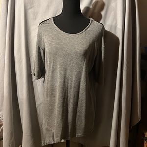 Light grey quarter sleeve top